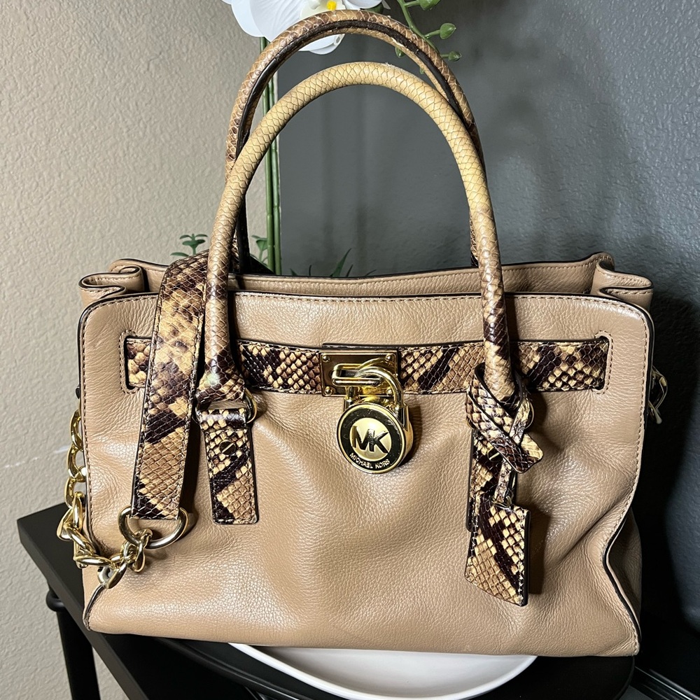 Auth Michael Kors snake trim Hamilton